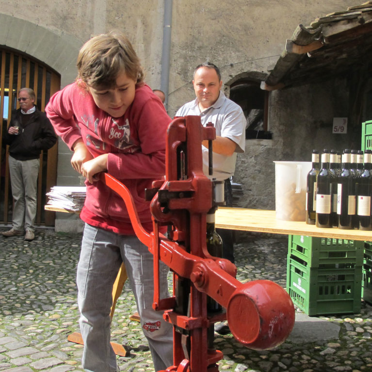 Abfüllen des Schlossweins Clos de Chillon